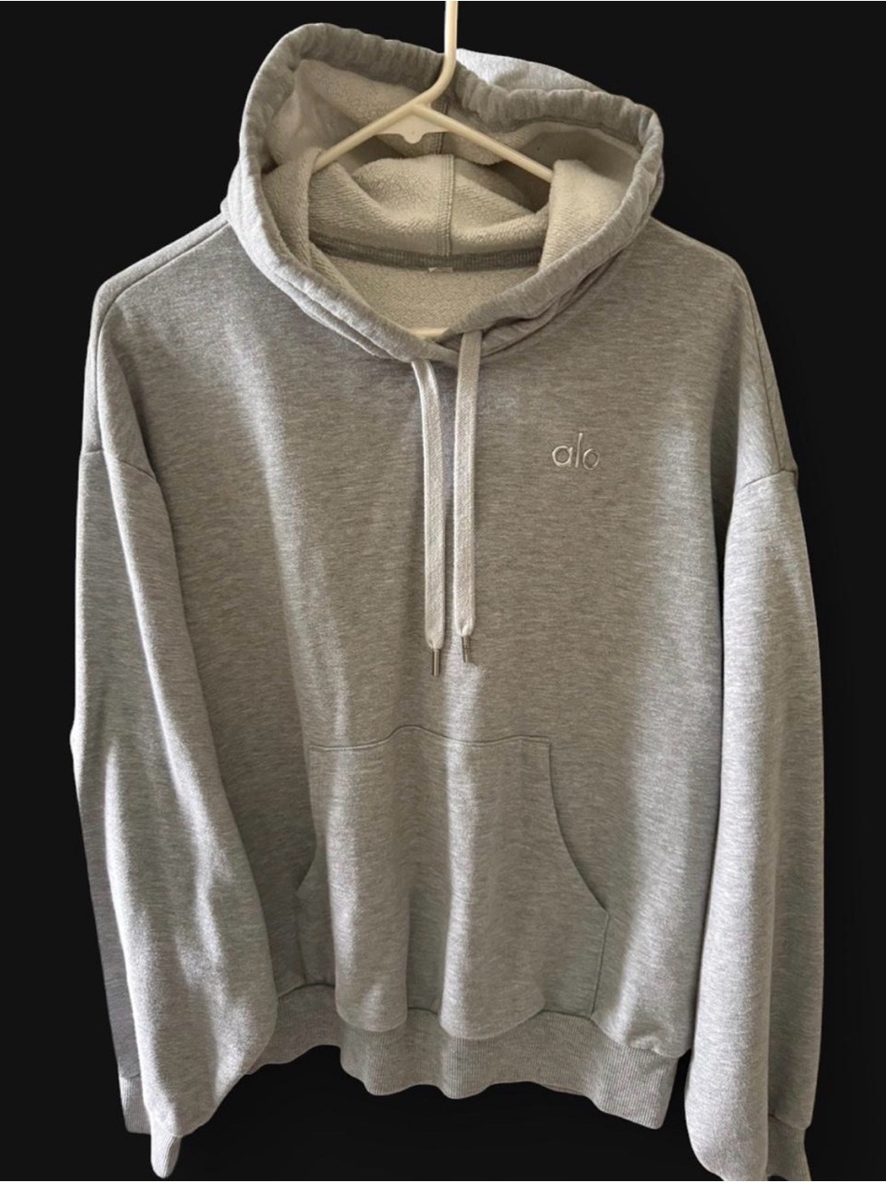 ALO Yoga Gray Pullover Hoodie - Classic Comfort